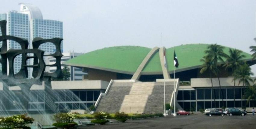 64gedung dpr.jpg